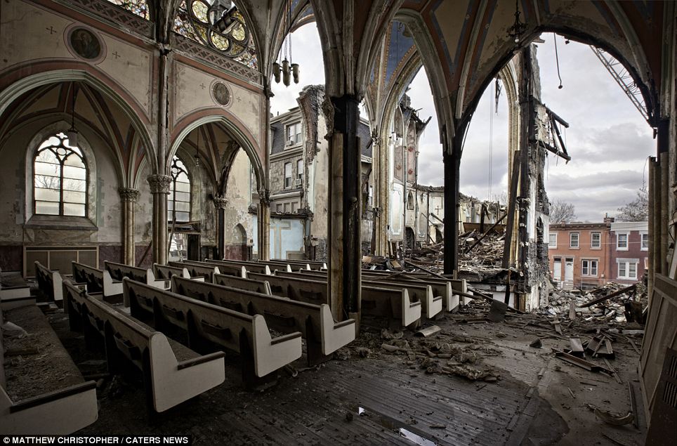 article-2685928-1f7fd4e400000578-677_964x635