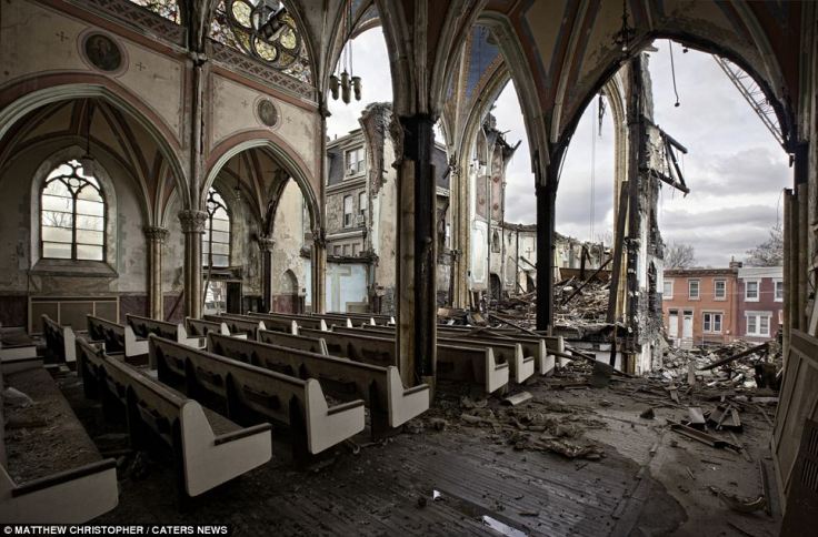 article-2685928-1f7fd4e400000578-677_964x635